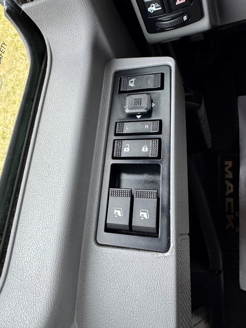 2021 Mack Anthem Sleeper - image 13